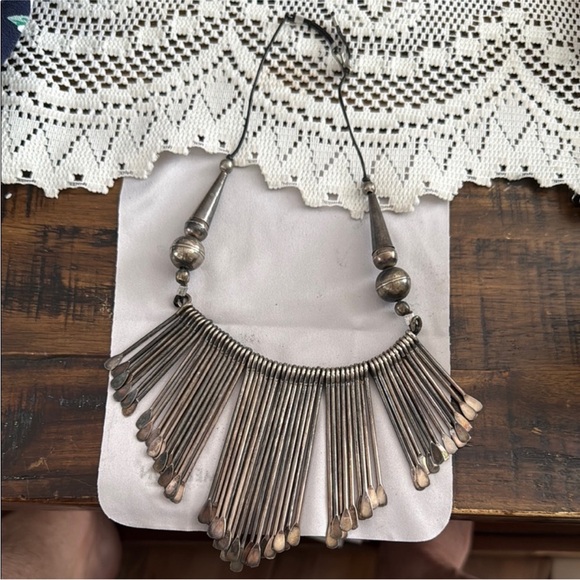Vintage Jewelry - Women's Vintage 1970's Silver Metal‎ Pin Bib Necklace